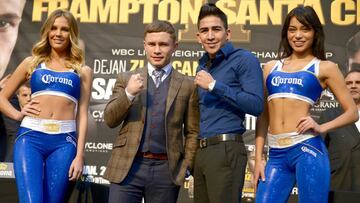 Carl Frampton y Leo Santa Cruz posan en la presentación de su combate ante la prensa.