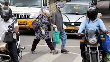 Bangalore (India), 03/08/2020.- People wear mask to get protected from the novel coronavirus COVID-19, in Bangalore, India, 03 August 2020. India is listed as the third highest country worldwide in regard to total COVID-19 cases after the United States an