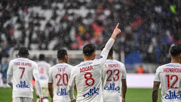 Lyon's French midfielder Houssem Aouar (C) celebrates with team mates after scoring a goal during the French L1 football match between Lyon and Montpellier at The Groupama Stadium in Decines-Charpieu, near Lyon, on April 23, 2022. (Photo by OLIVIER C