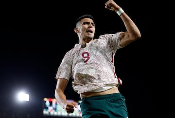 LOS ANGELES, CALIFORNIA - DECEMBER 16: Guillermo Martinez #9 of Mexico celebrates after scoring a goal against Colombia during the second half of a friendly soccer match at Los Angeles Memorial Coliseum on December 16, 2023 in Los Angeles, California.   Kevork Djansezian/Getty Images/AFP (Photo by KEVORK DJANSEZIAN / GETTY IMAGES NORTH AMERICA / Getty Images via AFP)
