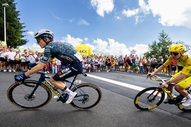 Pogacar y Vingegaard escapados, mano a mano, en la útlima parte de la etapa entre Évaux les Bains y Le Lioran.