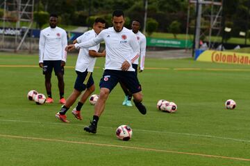 En la sede de la Federación Colombiana de Fútbol, en Bogotá, los convocados por Reinaldo Rueda para el morfociclo de la Selección Colombia tuvieron su primer día de entrenamiento. 