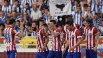 Los jugadores del Atlético celebran un gol en Anoeta