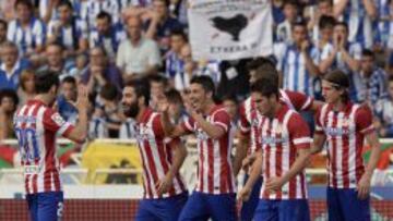 Los jugadores del Atl&eacute;tico celebran un gol en Anoeta