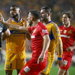 Polémica arbitral sacude la final de ida entre Tigres y Toluca