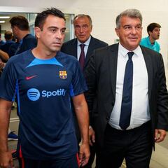 El Barça mantiene a cuatro laterales en la ‘pole position’