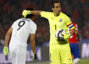 Claudio Bravo fue escogido como mejor arquero de la fase de grupos en la Copa América. 