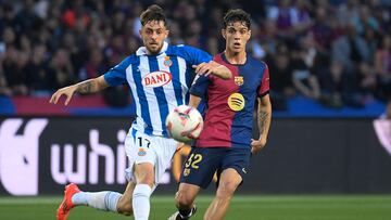 Espanyol's Spanish forward #17 Jofre Carreras (L) is challenged by Barcelona's Spanish defender #32 Hector Fort during the Spanish league football match between FC Barcelona and RCD Espanyol at the Estadi Olimpic Lluis Companys in Barcelona, on November 3, 2024. (Photo by Josep LAGO / AFP)