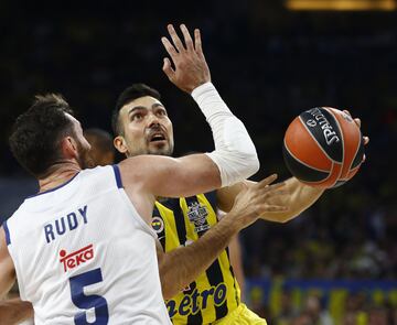 Kostas Sloukas y Rudy Fernández.