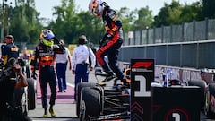 First placed Red Bull Racing's Dutch driver Max Verstappen (C) gets out of his car next to second-placed Red Bull Racing's Mexican driver Sergio Perez (L) after the the Italian Formula One Grand Prix race at Autodromo Nazionale Monza circuit, in Monza on September 3, 2023. Max Verstappen won a record-breaking 10th straight Formula One race on September 3, 2023, after coming out on top at the Italian Grand Prix in a Red Bull one-two at Monza. (Photo by Ben Stansall / AFP)