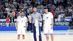 Tres argentinos. Facundo Campazzo y Gabriel Deck, en el homenaje a Chapu Nocioni en el WiZink Center en mayo de 2019.