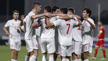 Jugadores de la Sub-21 celebran uno de los goles contra Malta.