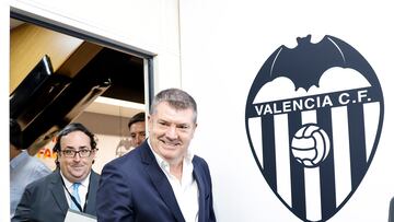 Ron Gourlay al inicio de su rueda de prensa.