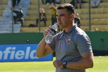 Viaja a Chile y llega con refuerzos: el plan del nuevo DT de Wanderers