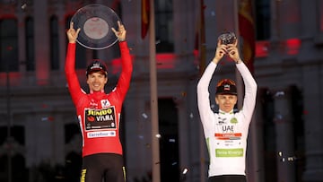 Primoz Roglic se qued¨® con el t¨ªtulo en La Vuelta a Espa?a. El podio lo complet¨® Alejandro Valverde y Tadej Pogacar. Superman L¨®pez se llev¨® el premio de Supercombativo de la carrera y el Movistar Team de Nairo fue el mejor equipo.