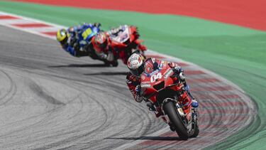 Spielberg (Austria), 16/08/2020.- Italian MotoGP rider Andrea Dovizioso of Ducati Team (R), Australian MotoGP rider Jack Miller of Pramac Racing () and Spanish MotoGP rider Joan Mir of Team SUZUKI ECSTAR (L) in action during the Motorcycling Grand Prix of
