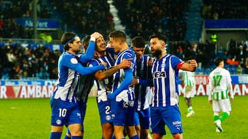 Benavídez celebra su gol.