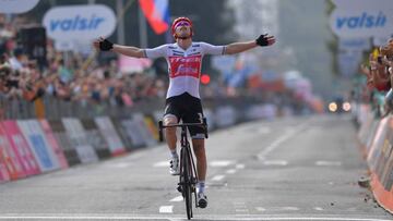 Mollema celebra su victoria en Lombard&iacute;a.