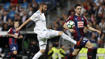 Benzema ante el Eibar.