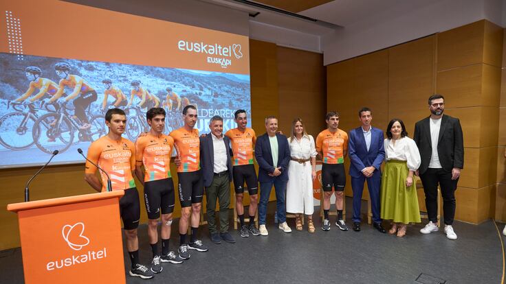 El Euskaltel Euskadi presenta su ocho para la Vuelta