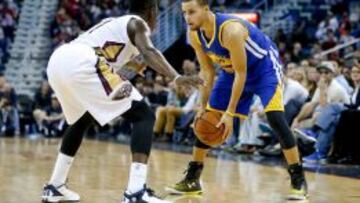 Stephen Curry ante Jrue Holiday.