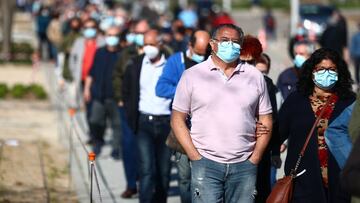 People wait in queue before receiving their first dose of the AstraZeneca COVID-19 vaccine, as the coronavirus disease (COVID-19) outbreak continues, outside Enfermera Isabel Zendal hospital in Madrid, Spain, April 6, 2021. REUTERS/Sergio Perez