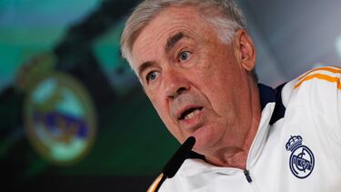 MADRID, 04/10/2024.- El entrenador del Real Madrid, Carlo Ancelotti durante la rueda de prensa posterior al entrenamiento que el conjunto ha llevado a cabo este viernes en la Ciudad Deportiva de Valdebebas, previo al partido de La Liga que disputarán mañana, ante el Villarreal. EFE/Sergio Pérez