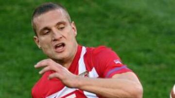 RENOVACI?N. Vidic seguir¨¢ en Old Trafford