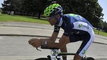 <b>PROBANDO. </b>Alejandro Valverde se entrena por Lieja con la bicicleta de contrarreloj con la que hoy vuelve a competir en el Tour.