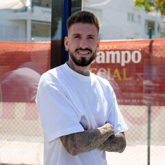 Samu Castillejo se ejercita en un gimnasio de Málaga