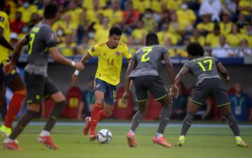 El extremo del Porto fue amonestado en la derrota 0-3 ante Uruguay.