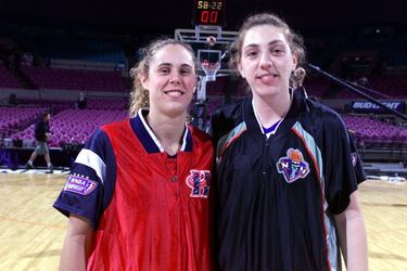 Durante años fue la única española con un anillo en la WNBA. Amaya ganó tres con las Houston Cornets entre 1998 y 2000, precisamente, las tres temporadas que jugó en la Liga estadounidense. Pleno de títulos. En la WNBA fue de menos a más. Disputó 55 partidos en los que anotó 127 puntos (2,3 tantos de media).