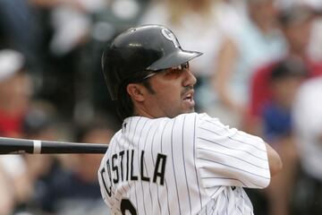 Con 320 home runs y 1,105 carreras a su cuenta, Castilla dejó un gran legado dentro de la MLB. Debutó en 1991 con los Atlanta Braves y después pasó por seis equipos más antes de retirarse en los Rockies en 2006. El nacido en Oaxaca ha sido uno de los mejo