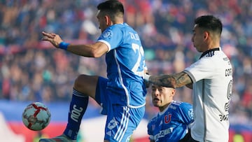 Futbol, Universidad de Chile vs Colo Colo.
Fecha 19, Campeonato Nacional 2024.
El jugador de Universidad de Chile Matias Zaldivia, izquierda, disputa el balon contra Javier Correa de Colo Colo durante el partido de primera division disputado en el estadio Nacional en Santiago, Chile.
10/08/2024
Jonnathan Oyarzun/Photosport
Football, Universidad de Chile vs Colo Colo.
19th turn, 2024 National Championship.
Universidad de Chile's player Matias Zaldivia, left , vies the ball against Javier Correa of Colo Colo during the first division match held at the Nacional stadium in Santiago, Chile.
10/08/2024
Jonnathan Oyarzun/Photosport