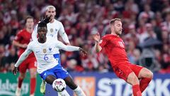 Copenhagen (Denmark), 25/09/2022.- Denmark's Christian Eriksen (R) and France's Eduardo Camavinga in action during the UEFA Nations League match between Denmark and France at Parken stadium in Copenhagen, Denmark, 25 September 2022. (Dinamarca, Francia, Copenhague) EFE/EPA/Mads Claus Rasmussen DENMARK OUT
