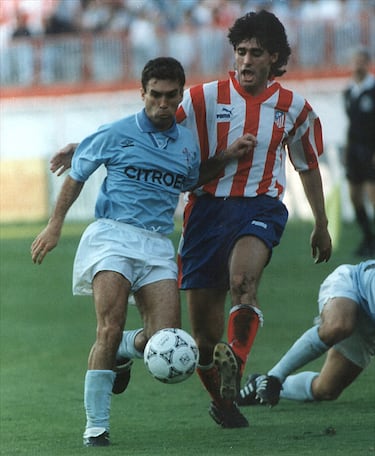 Galician jogou em Celta entre 1987 e 1994 e no Atlético de Madrid entre 2001 e 2003.