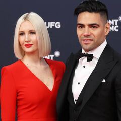 Falcao y su esposa por la alfombra roja de los Laureus