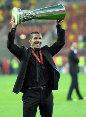 Simeone celebra la Europa League de 2012.