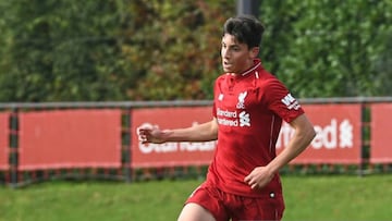 La joya de 18 a&ntilde;os de Estados Unidos firm&oacute; su primer contrato como profesional con la escuadra de J&uuml;rguen Klopp. Actualmente juega en U-18 de USA.