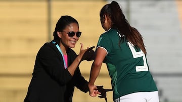 La entrenadora marcó su nombre con letras mayúsculas en el fútbol femenil tricolor, pues es la primera mujer mexicana en guiar a una selección a cuartos de final del mundial.