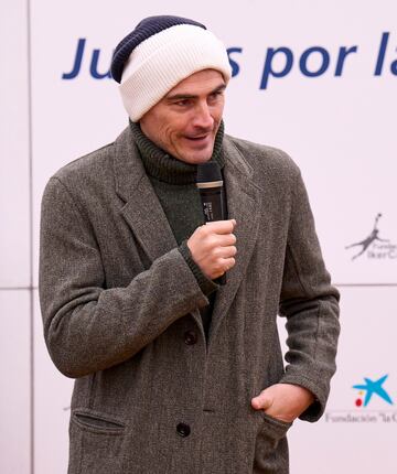   "Estoy muy contento, mi vínculo con Móstoles es para toda la vida, aquí crecí, tuve mi infancia. Hace unos 30 años esto no existía, era campo, pero ha cambiado para bien. Esta iniciativa da la posibilidad a los niños a jugar y estar un rato juntos. Ojalá hubiese podido disfrutar de un sitio como este para practicar fútbol. Es maravilloso, para que los chavales puedan divertirse y pasar un buen rato", dijo el exjugador.