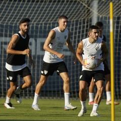 El Málaga anuncia el blindaje de Roberto hasta 2025