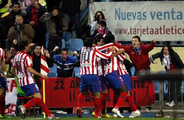 14 de enero de 2010. El Atlético remontó un 3-0 de la ida al Recreativo de Huelva en los octavos de final de la Copa del Rey. El partido acabó 5-1 con goles de Simao (2), Agüero, Ujfalusi y Troest.