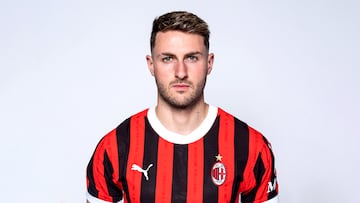 Santiago Giménez: “Milan para mí es como un traje a la medida”