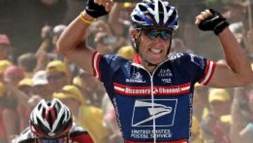 Lance Armstrong, gana una etapa en el Tour 2004 con el maillot del US Postal.