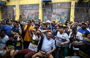 Aficionados de Boca lamentan una ocasión de su equipo.