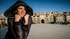 Ruth Beitia, con la ciudad de Santander al fondo, galardonada con uno de los Premios AS 50 Aniversario. 