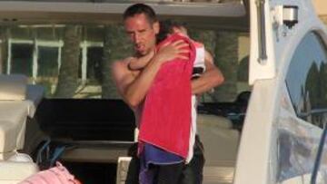 Zinedine Zidane, consejero deportivo del presidente del Real Madrid, Florentino Pérez, aseguró este mediodía en Venissieux, donde acudió a un acto de promoción en el Centro de Investigación y Educación de Deporte y Sanidad de la ciudad: "Haremos todo lo posible para que Ribéry venga al Madrid. Es la voluntad de Florentino Pérez y también la mía".