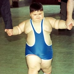 Muere a los 21 años el luchador ruso de sumo conocido como 'el niño más pesado del mundo'
