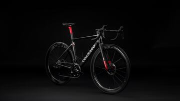 Imagen de la bicicleta Colnago V4Rs con la que Tadej Pogacar y el equipo UAE Emirates competirán durante la temporada 2023.